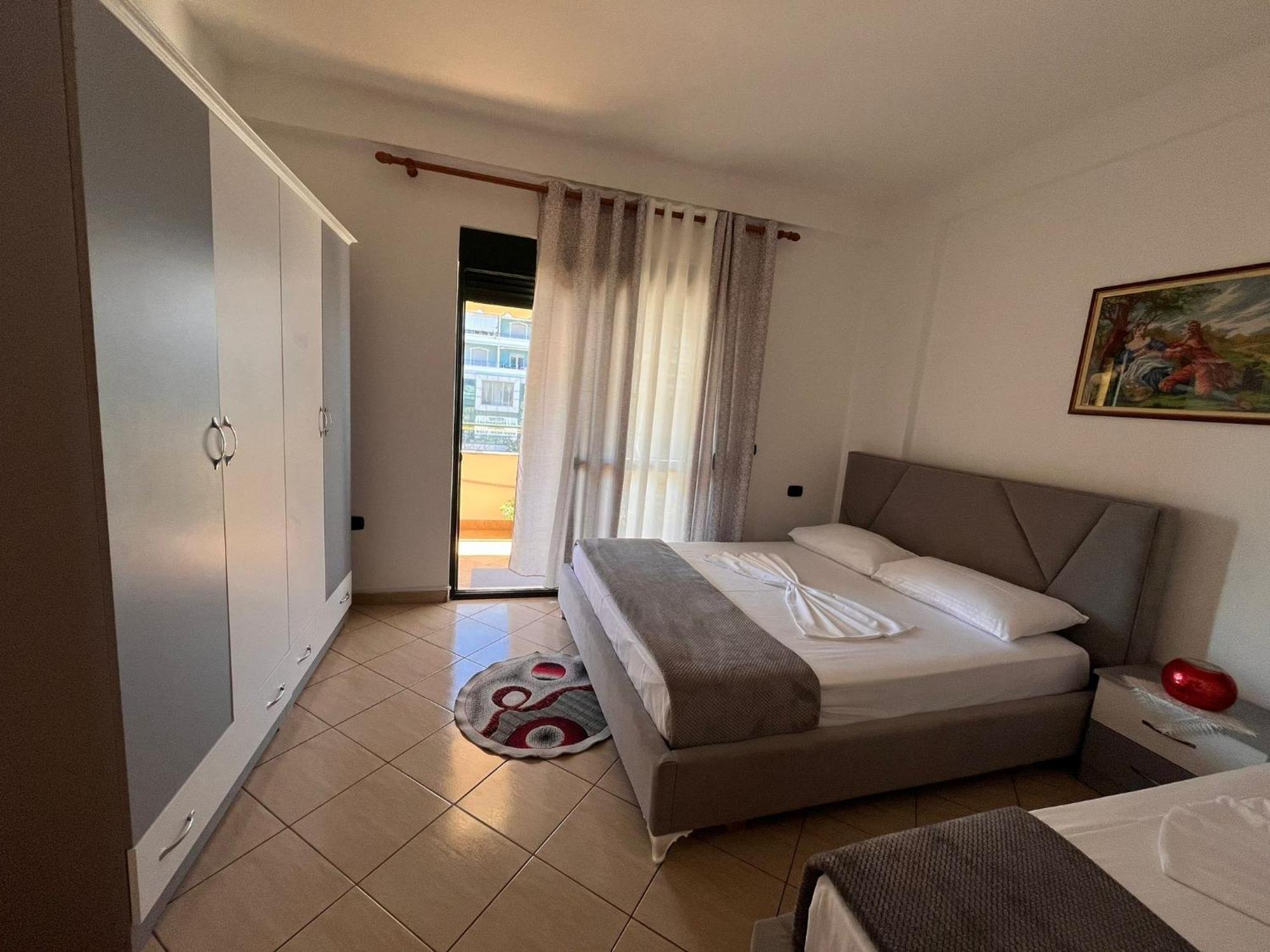 VlorëRikardo Apartamentアパートメント エクステリア 写真