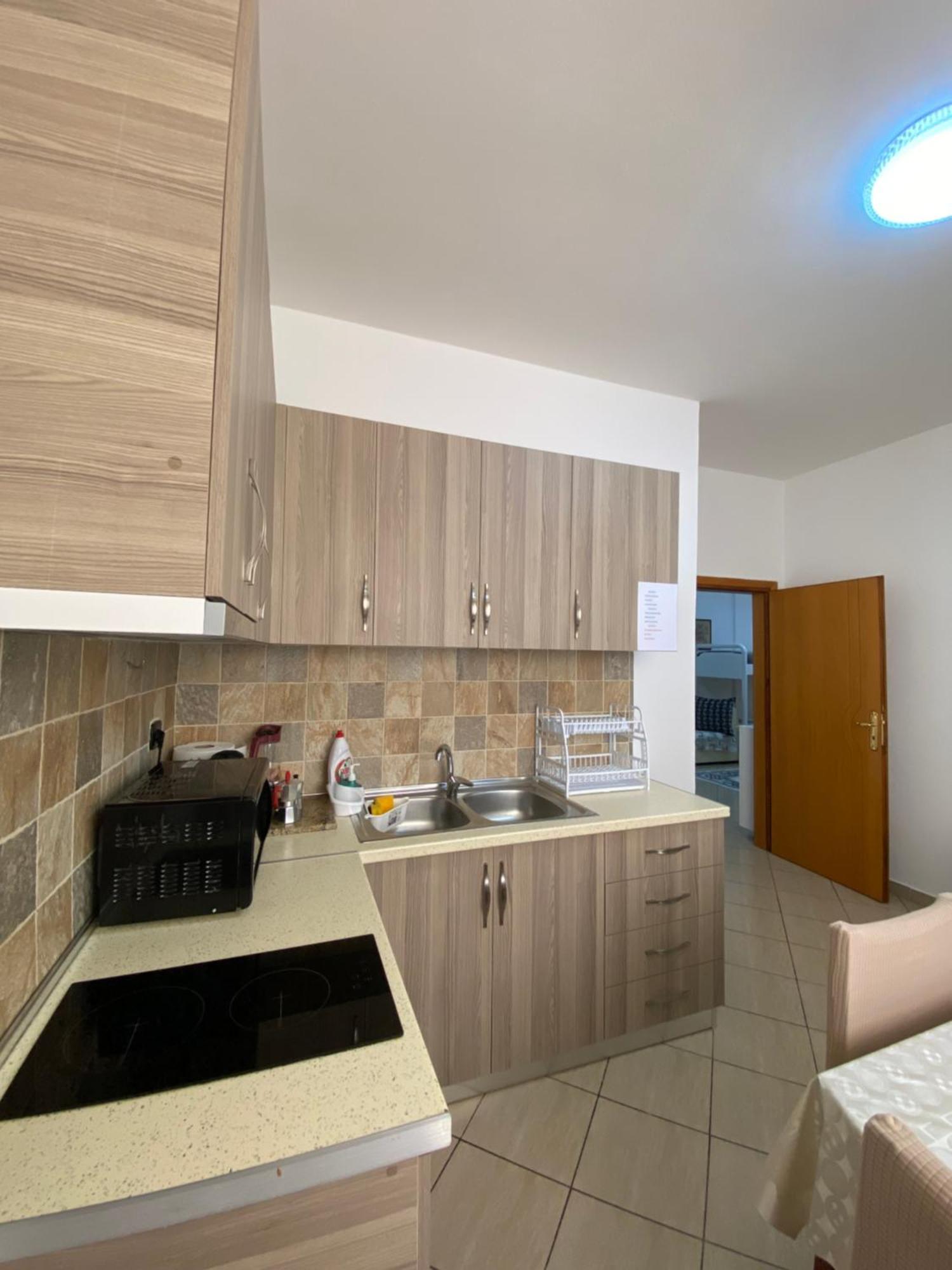 VlorëRikardo Apartamentアパートメント エクステリア 写真