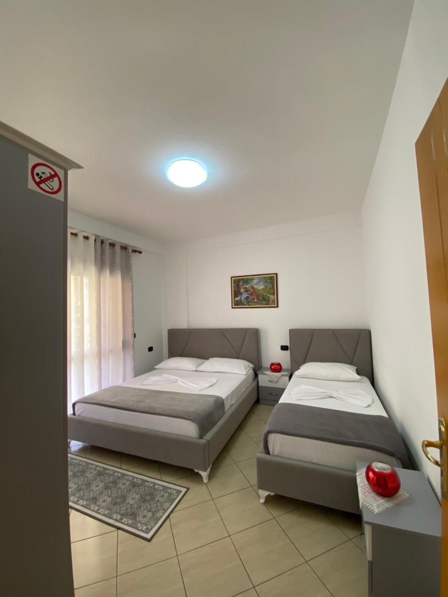 VlorëRikardo Apartamentアパートメント エクステリア 写真